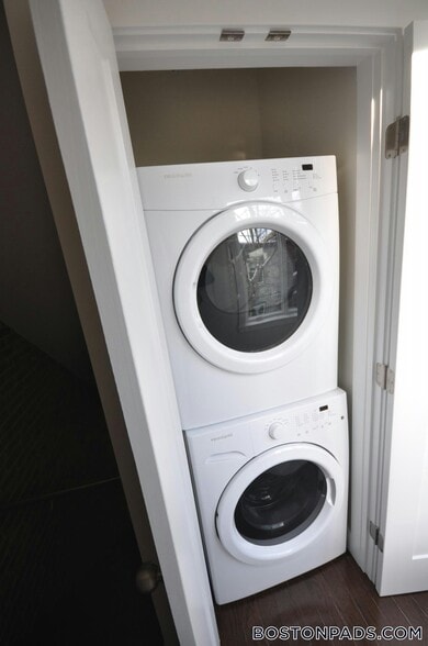 Building Photo - 20 Sussex St