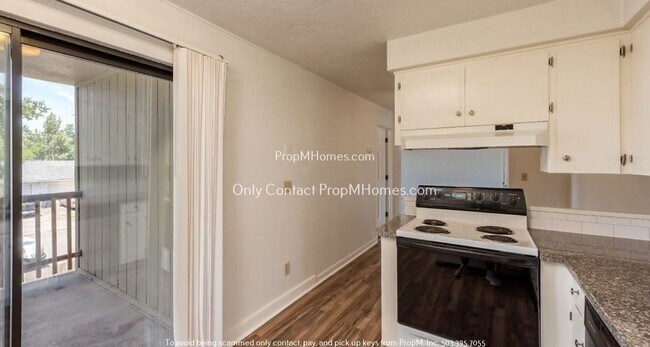 Building Photo - Comfortable Living with a Fenced Outdoor Area! 1/2 OFF 1st Months Rent!