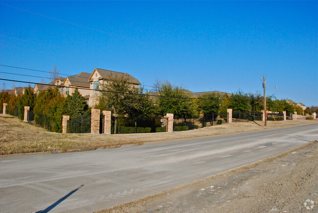 Building Photo - Chaparral Townhomes