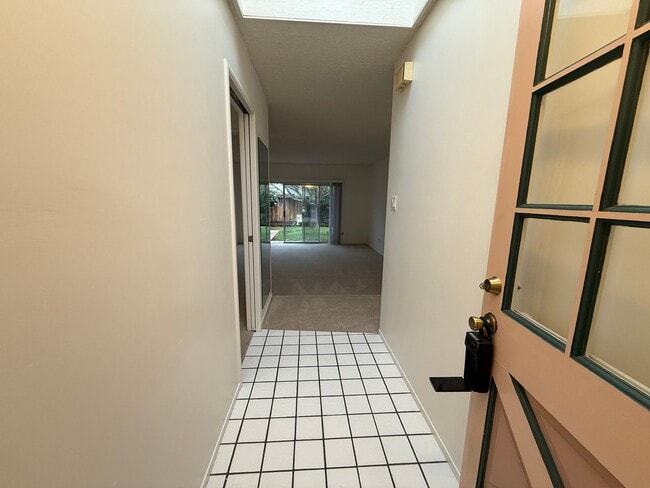 Building Photo - Single Story Home in Quiet Neigbhorhood Ne...