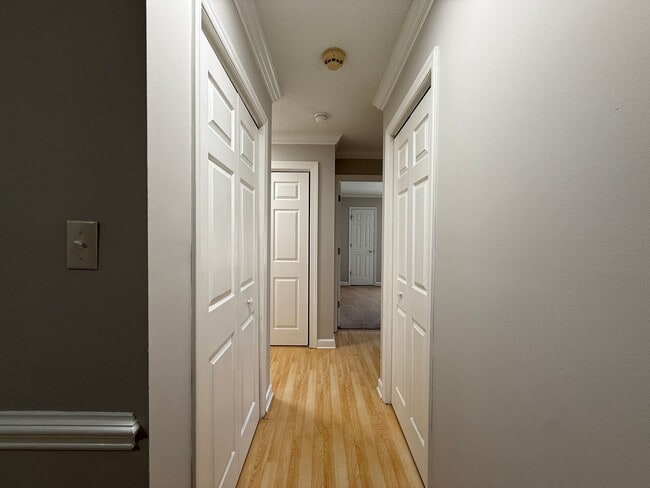 Building Photo - Spacious Two Bedroom, 2nd Floor Condo with...