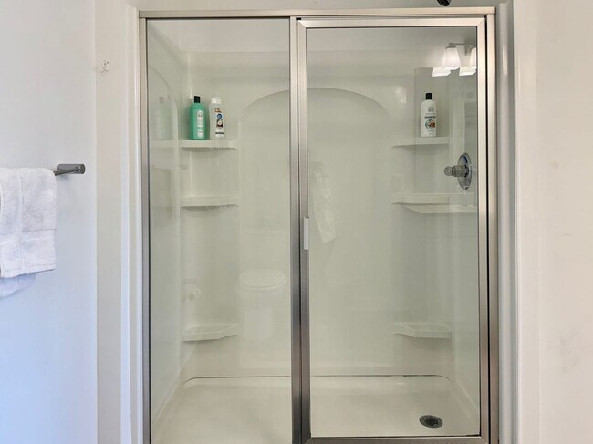 Building Photo - 542 Boulevard NE