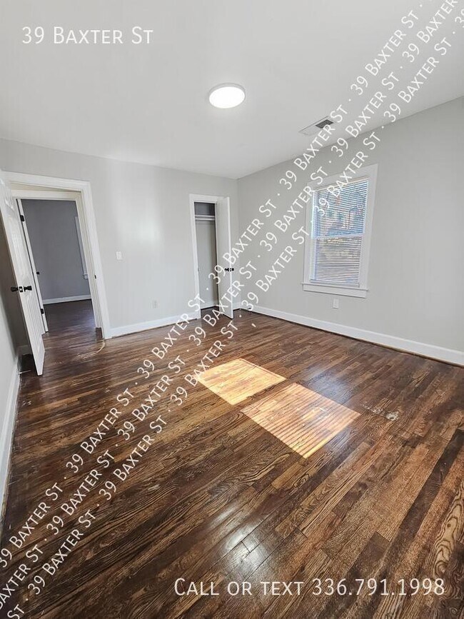 Building Photo - 39 Baxter St