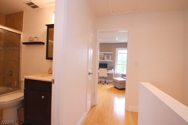 Building Photo - 829 Poplar Ct