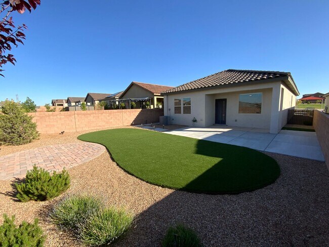 Building Photo - 3 Bedroom Single Story Home Available Near...