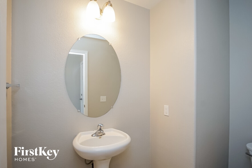 Building Photo - 667 Baffin Island Rd