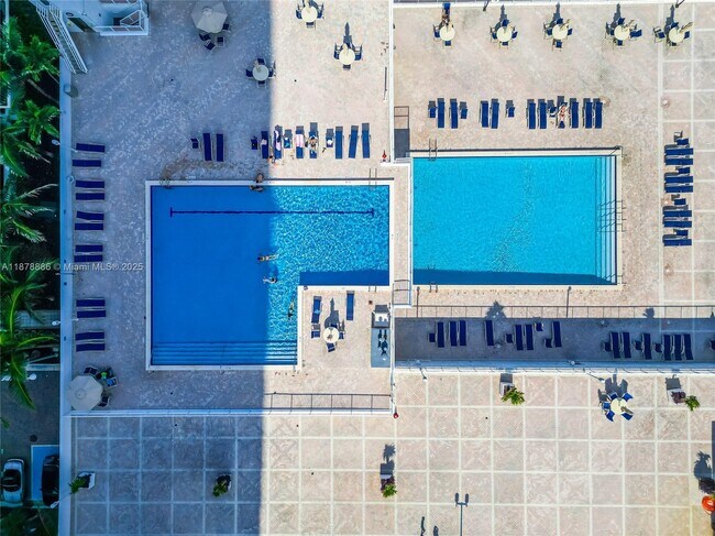 Building Photo - 2201 S Ocean Dr