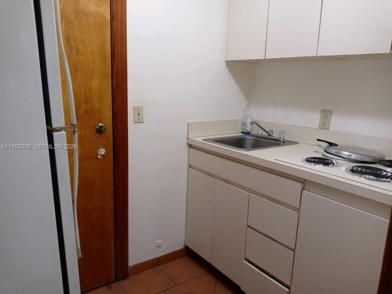 Building Photo - 3127 Coral Way