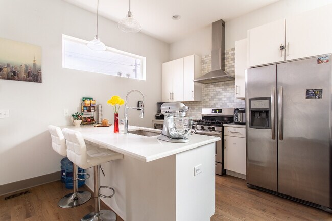 Building Photo - 1044 2nd Ave S