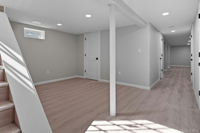 Building Photo - 23 Cedar Ave