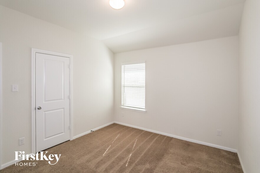 Building Photo - 2205 Sadlers Creek Ln