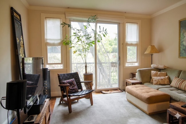 Building Photo - Cozy and spacious 3br condo in Presidio Heights