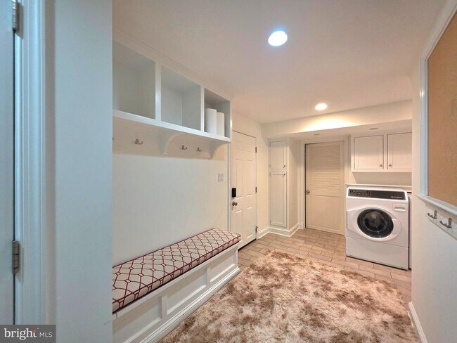 Building Photo - 8300 Beech Tree Rd
