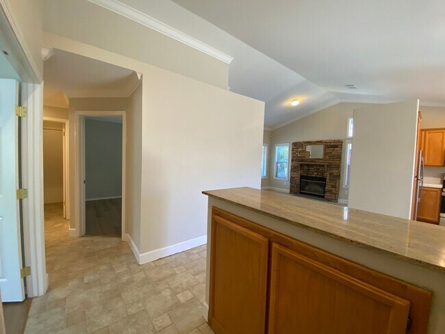 Building Photo - 8091 Primoak Way
