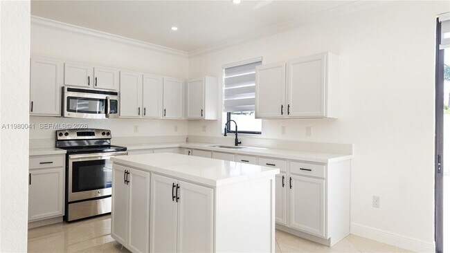 Building Photo - 3530 W 88th St