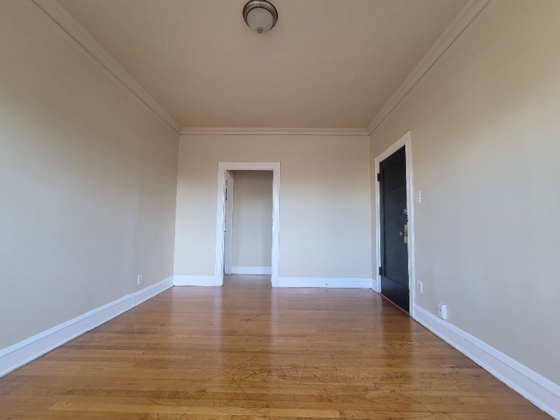 Building Photo - 1643 W 80th St