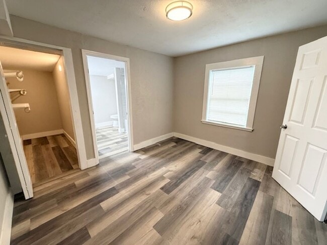 Building Photo - Charming Beachside Bungalow for Rent!