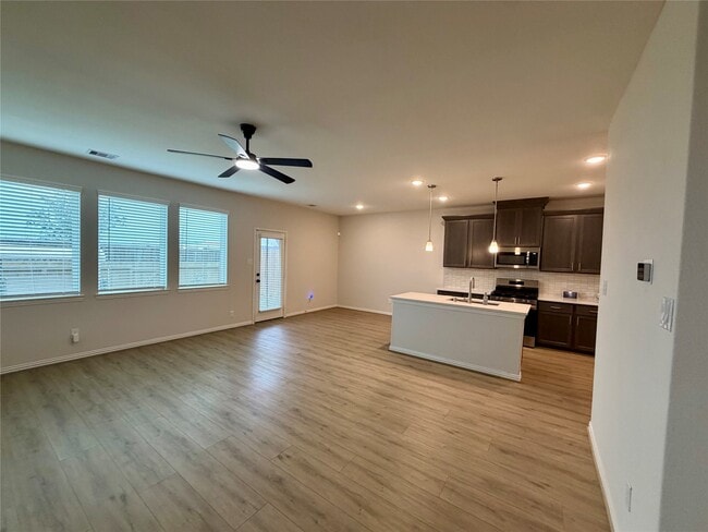 Building Photo - 27970 Western Crk Ct