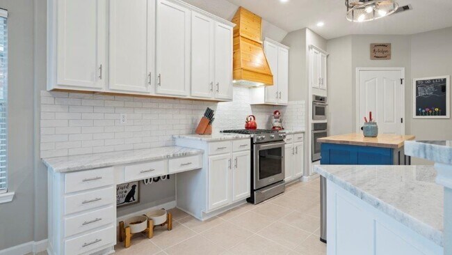 Building Photo - 6163 Darlington Ct