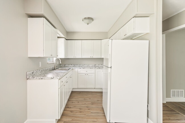 Building Photo - 206 Bowers Cir