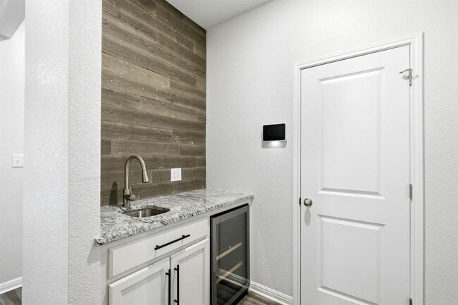 Building Photo - 424 Windy Reed Rd