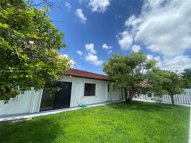 Building Photo - 10225 SW 144th Ct
