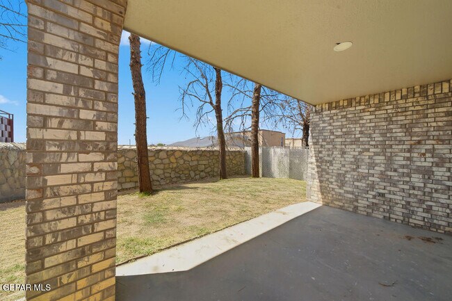 Building Photo - 821 Los Lagos Way