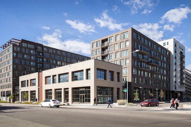 Building Photo - 985 Albion St