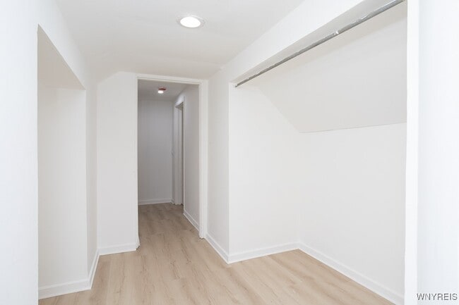 Building Photo - 109 6th Ave