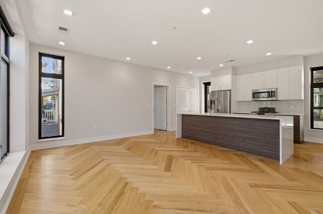 Building Photo - 1345 K St SE