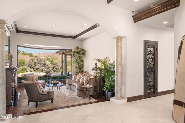 Building Photo - 4358 Cresthaven Dr