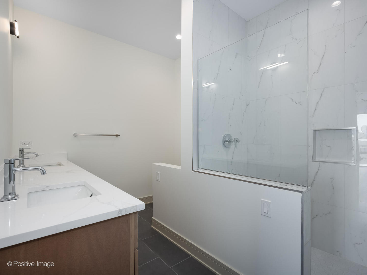 Building Photo - 3202 N Racine Ave