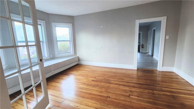 Building Photo - 126 Welles St