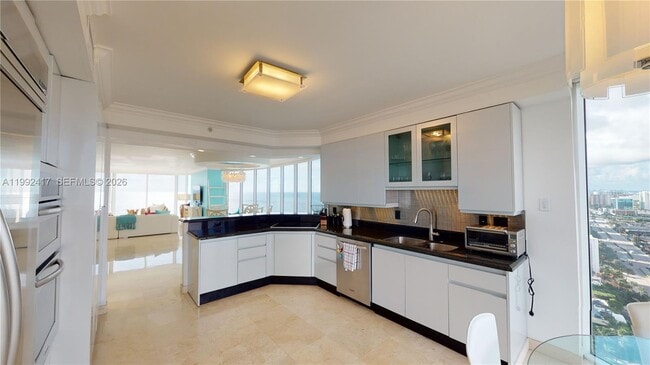 Building Photo - 17555 Collins Ave