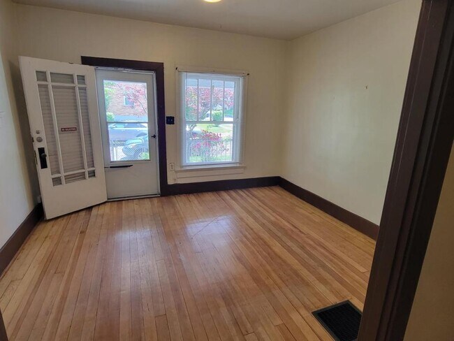 Building Photo - 1257 Creighton Ave