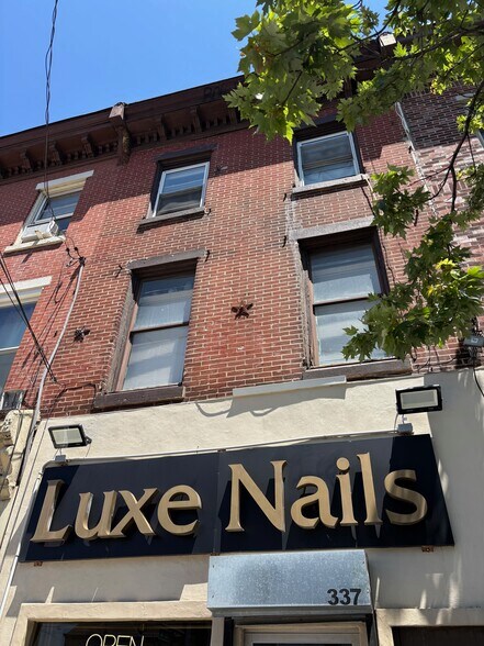 Building Photo - 337 W Girard Ave