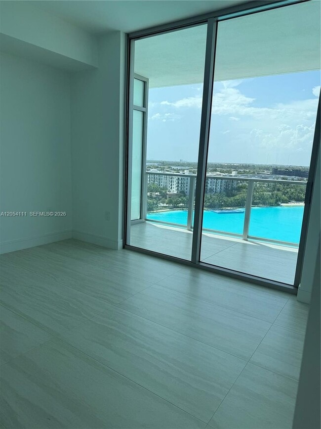 Building Photo - 2411 Laguna Cir