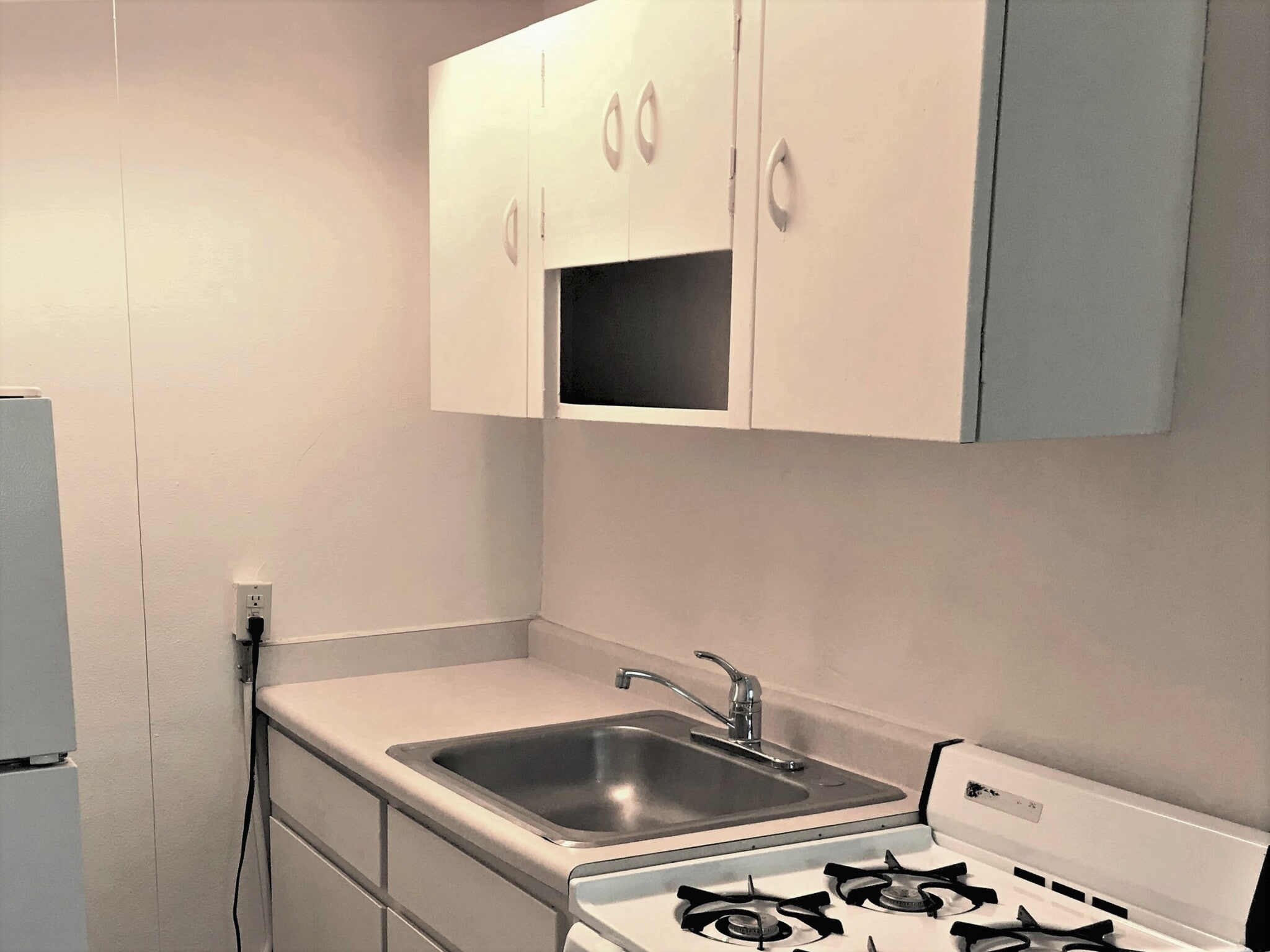 Building Photo - 6418 University Ave