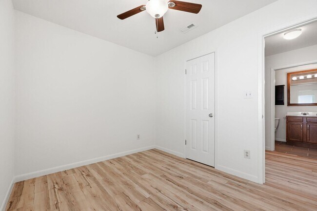 Building Photo - 5 Kelly Way