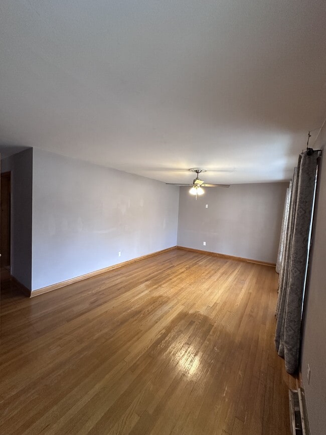 Building Photo - 638 Oakland Dr