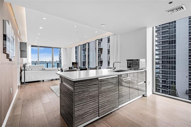 Building Photo - 460 NE 28th St