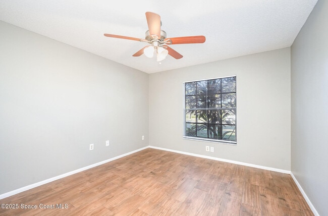 Building Photo - 869 Yorktowne Dr