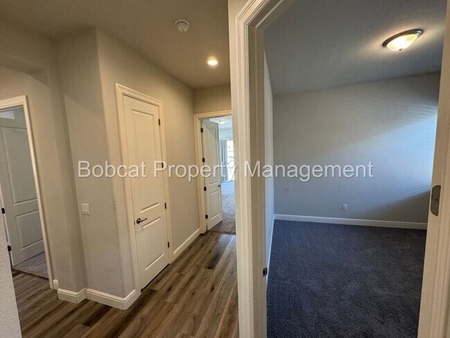Building Photo - 925 Cranfield Ct