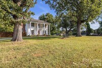 Building Photo - 462 Mock Mill Rd