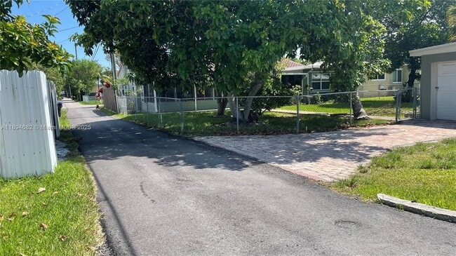 Building Photo - 1909 Mayo St