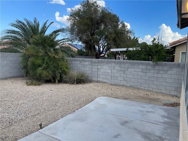 Building Photo - 5832 Vista Luna St