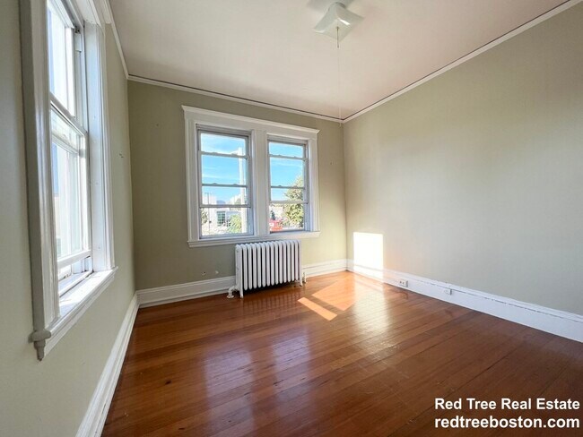 Building Photo - 10 Perkins St