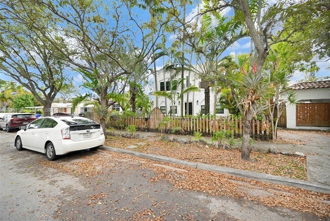 Building Photo - 528 NW 47th St