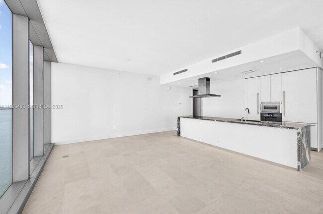 Building Photo - 700 NE 26th Terrace