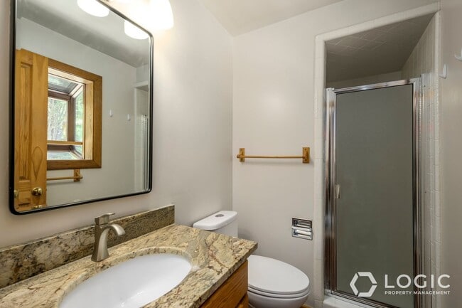 Building Photo - Beautiful Home in Prime Location!